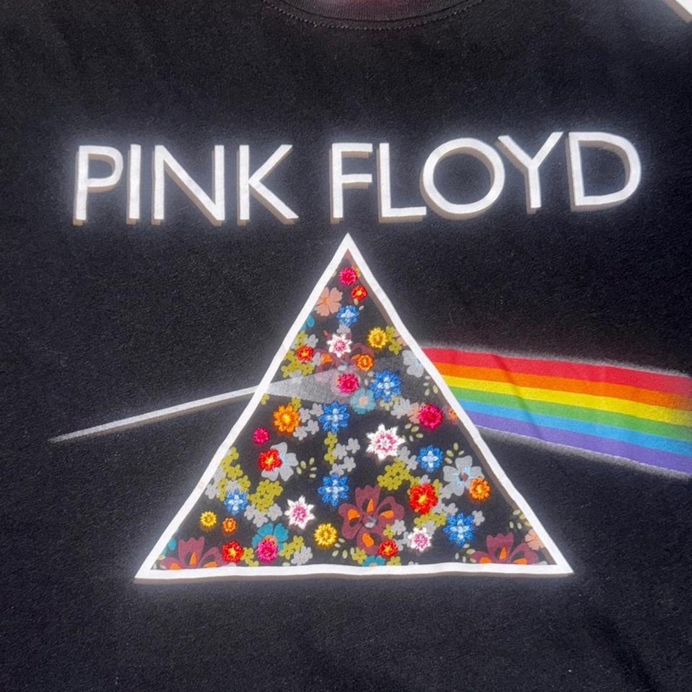 Pink Floyd embroidered flowers tee